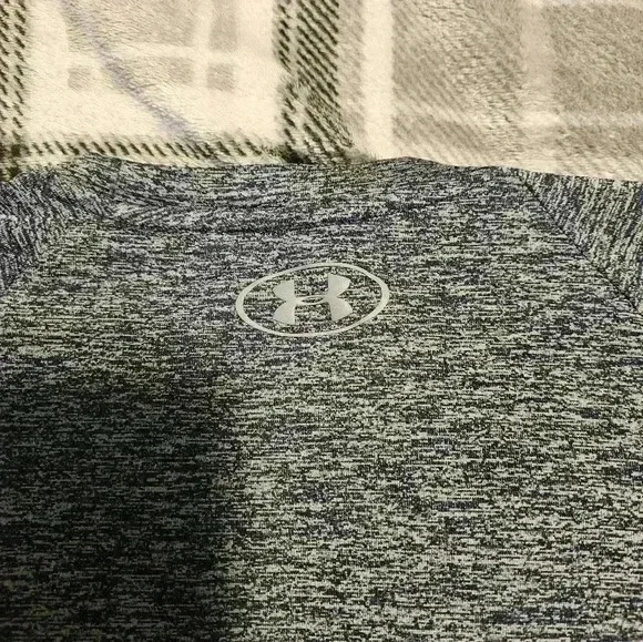 Under Armour XL tech tee with wicking, technology. - Picture 5 of 8